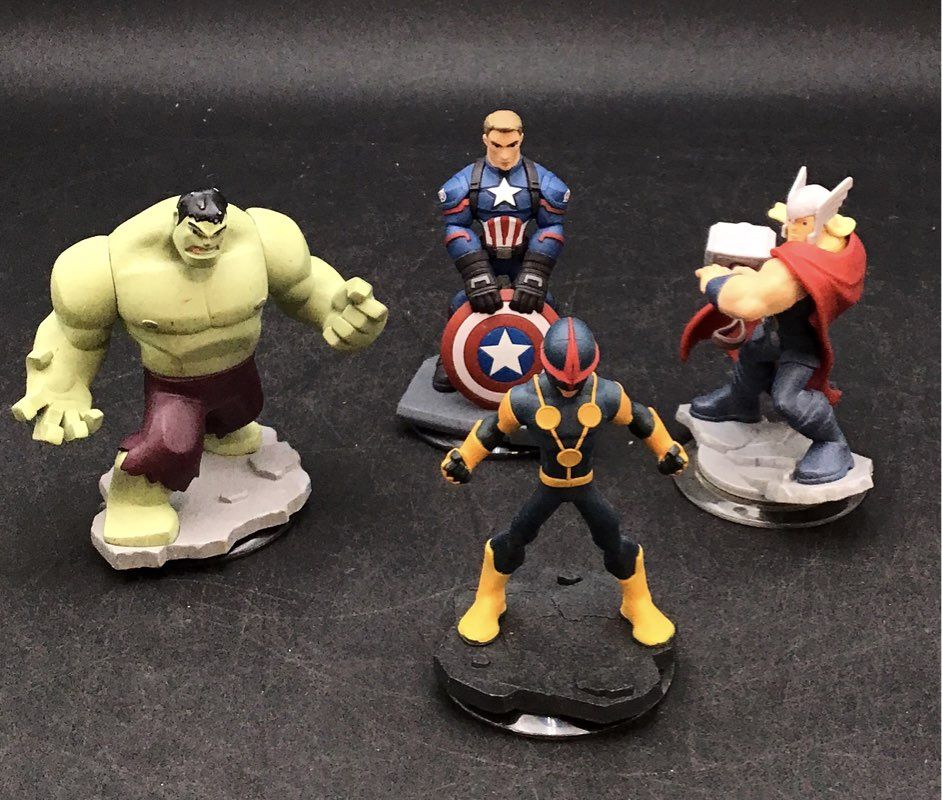 Disney Infinity USB Portal Base Pad And Action Figures Lot