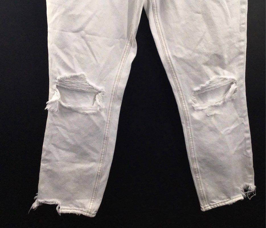 Abercrombie & Fitch Women's White Distressed High Rise Mom Jeans Size 28 6R