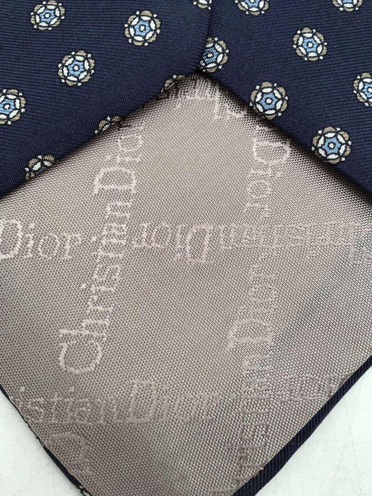 Christian Dior Men&#39;s Blue Geometric Print Pure Silk Pointed Neck Tie - OS W/ COA