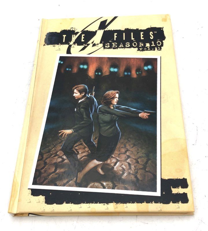 The X-Files Comic Lot 4 Books IDW Season 10 Hardcover Topps Digests #1 #3