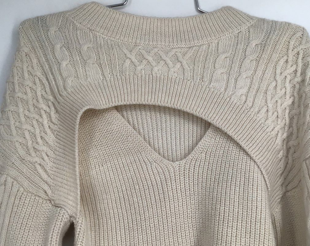 H&amp;M Women&#39;s Ivory Long Sleeve Knitted Cropped Pullover Sweater - Size Medium