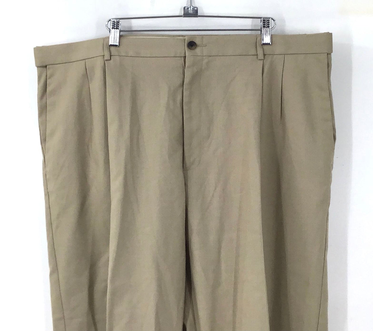 NWT Haggar Men's Khaki Trouser Pants - Size 42W X 32L