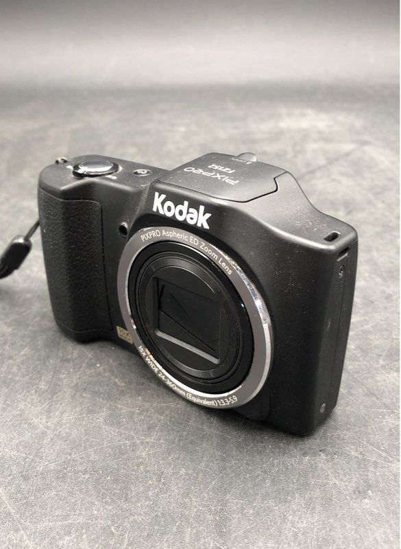 Kodak PixPro FZ152 Digital 16 MP Compact Camera