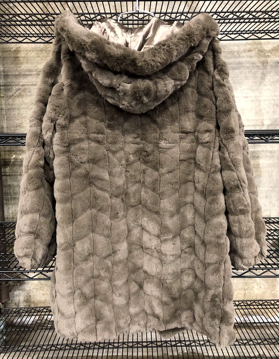 NWT Jones New York Women&#39;s Designer Long Taupe Quilted Faux Fur Coat - Size S