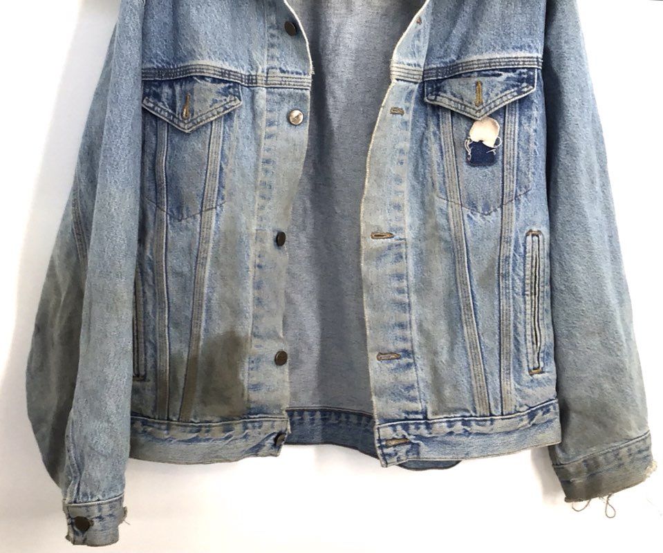 Vintage 90s Carhartt Distressed Light Wash Denim Trucker Jacket Sz L