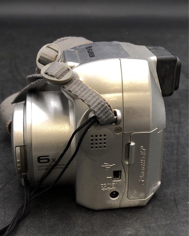 Fujifilm FinePix 2800Zoom Digital Camera