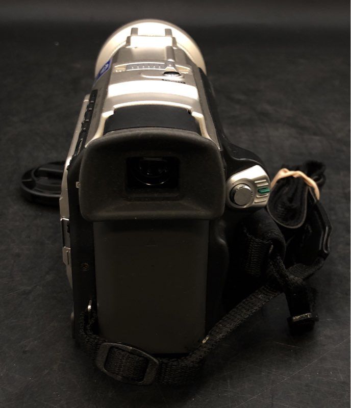 Samsung SCD86 400X Digital Zoom 2.5 Inch LCD Camcorder With Accessories