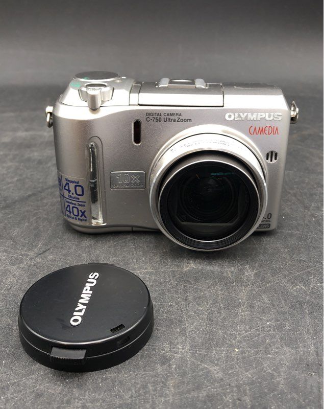 Olympus Camedia C-750 Ultra Zoom Digital Point & Shoot Camera With Accessories